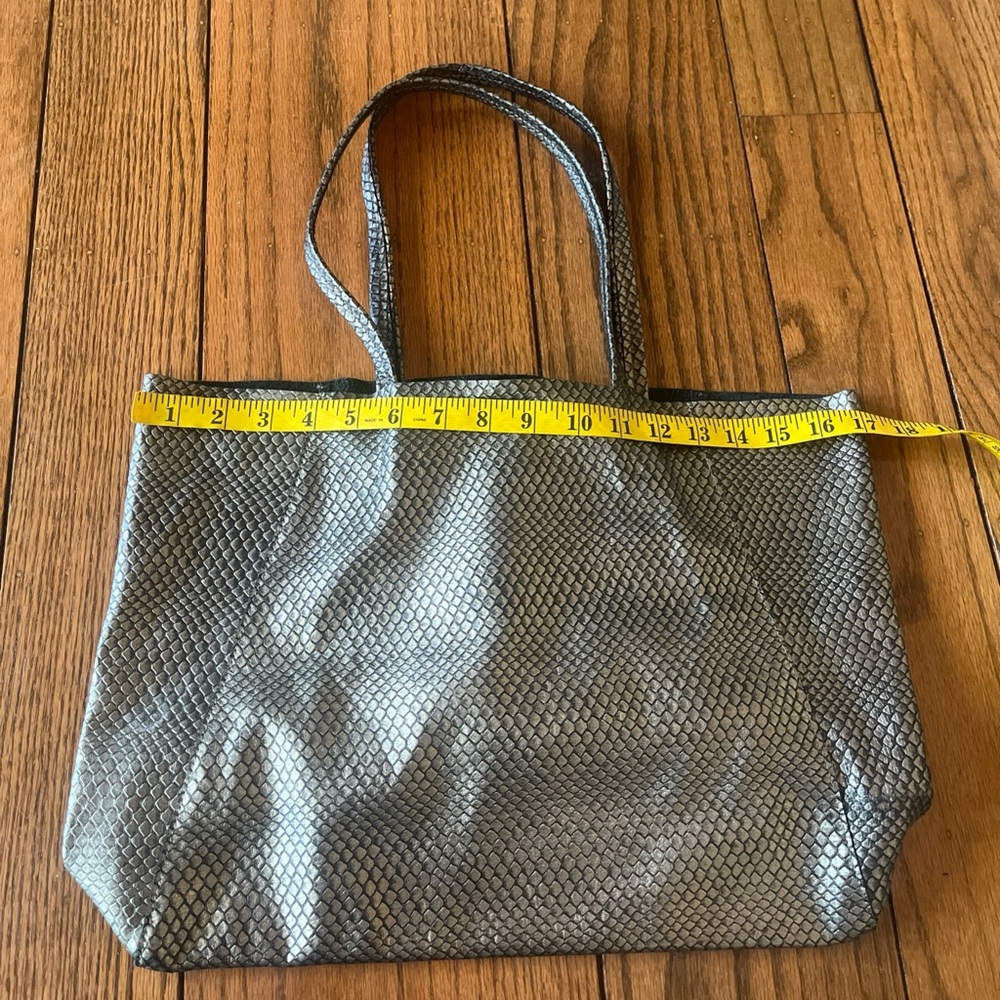 Streets Ahead Leather Elegant Black and Gold Tote Bag - Picture 8 of 11